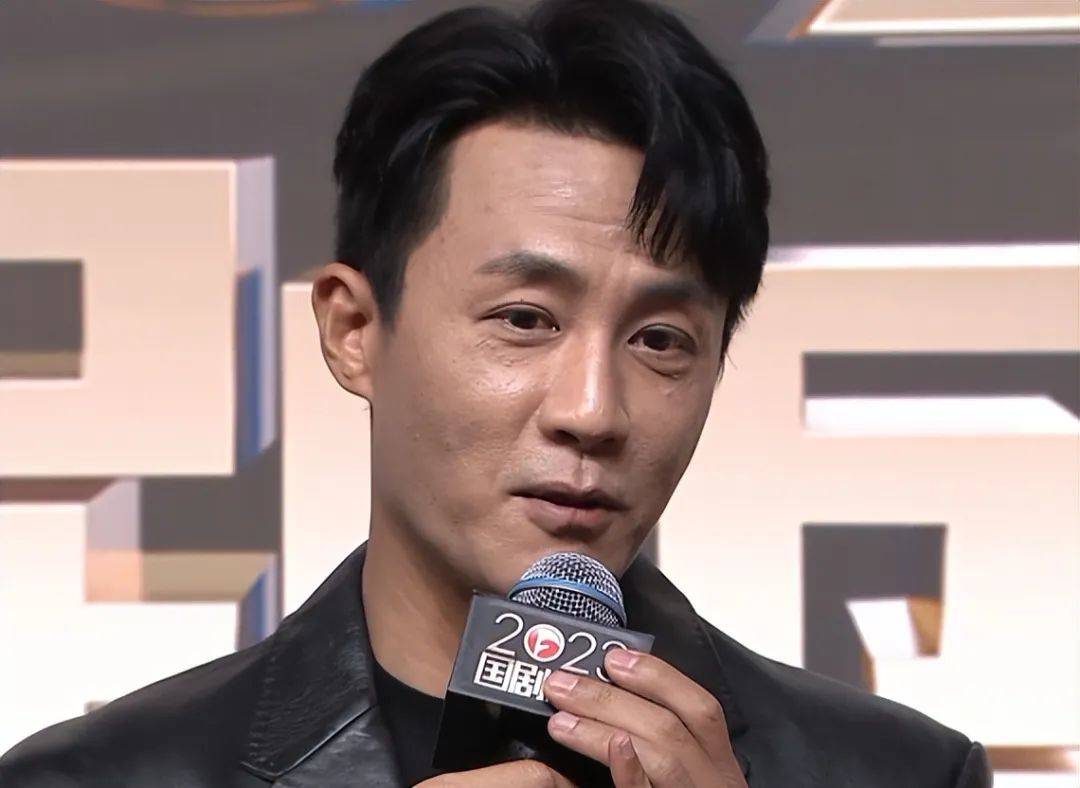 45岁的冯绍峰黄和42岁的杜淳显然状态不如郭涛.