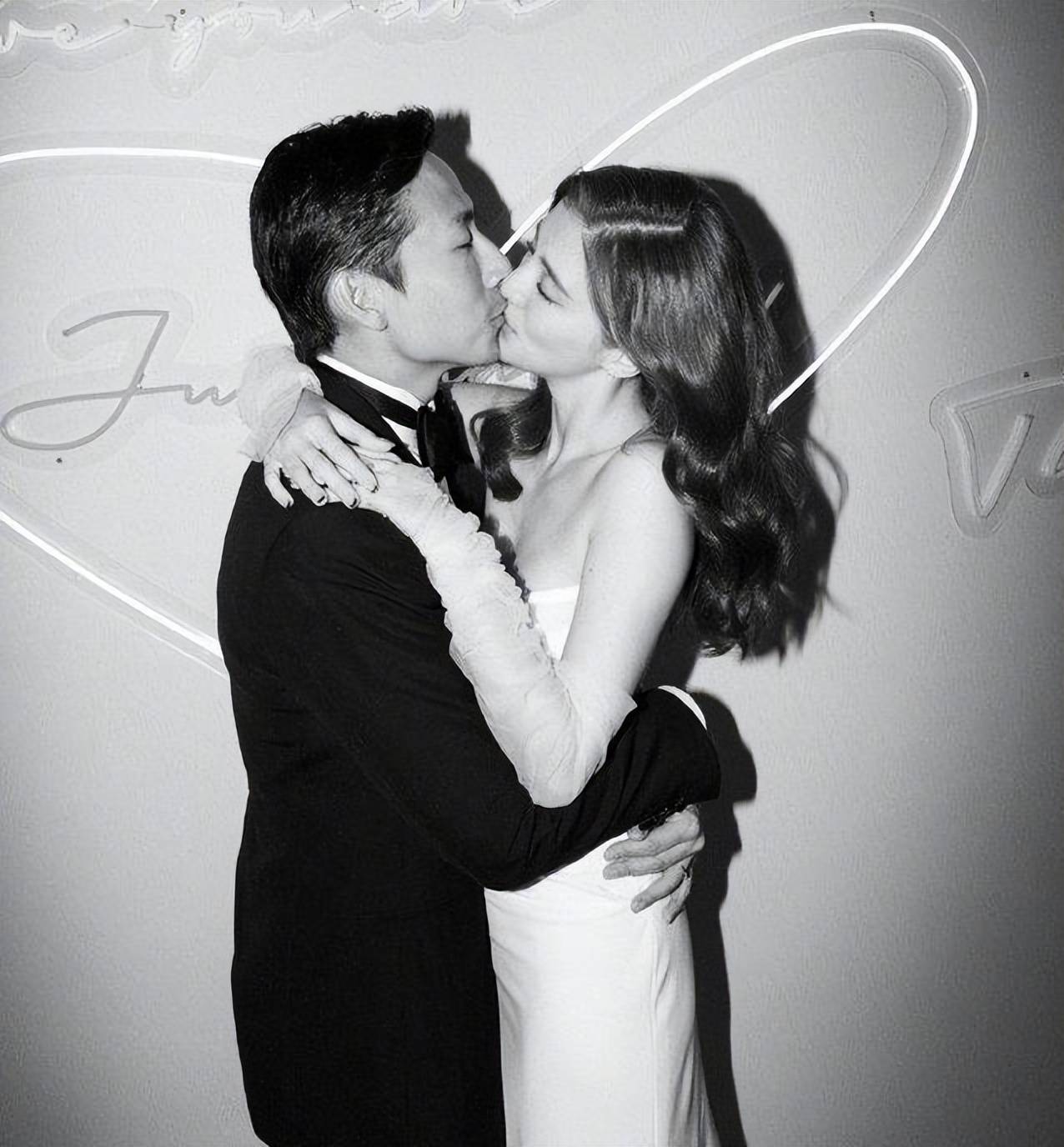 吴千语施伯雄晒婚纱照,官宣结婚,计划明年办婚礼!_新婚_穿着_白色