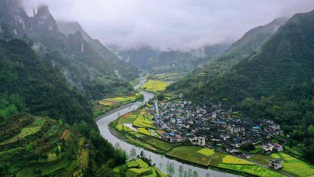 在未來不久,湘西州要建立大興寨水庫,而德茹村所在的位置,恰巧就是