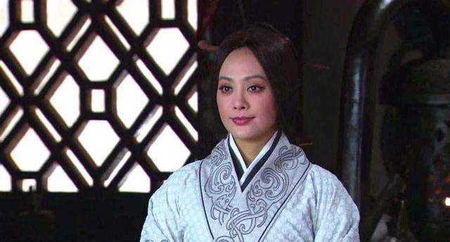 吕不韦是太后赵姬的旧时恋人,传说秦始皇就是吕不韦和赵姬的爱情结晶.