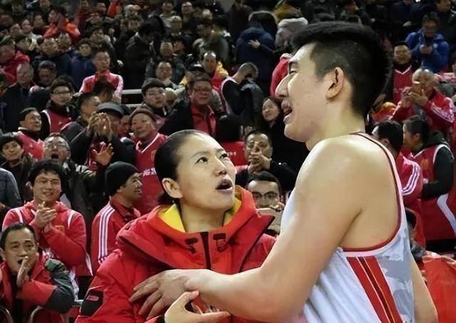 女篮名将展淑萍:丈夫离世后带儿子付豪改嫁给裁判,现今状况如何_篮球