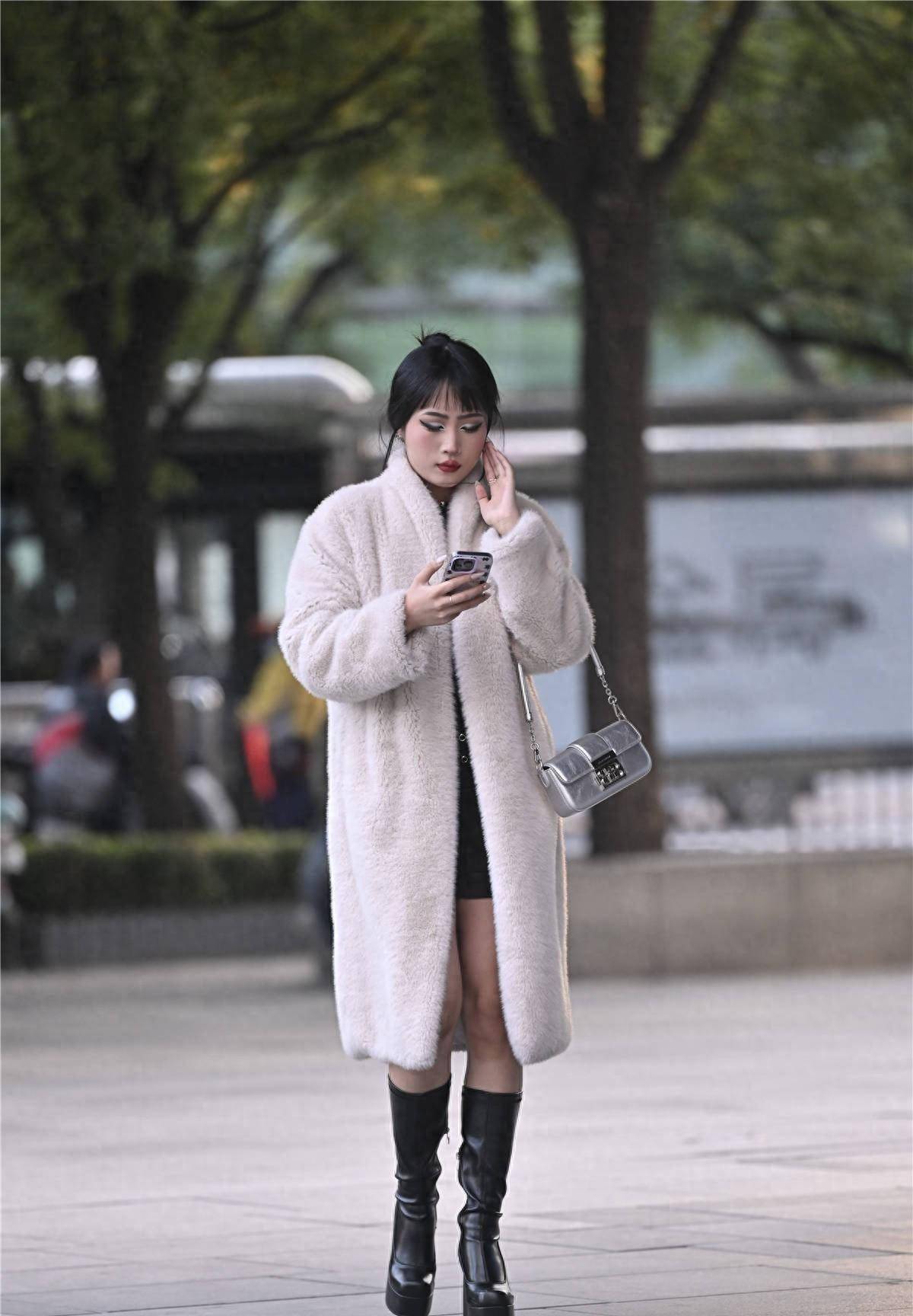 秋冬季节的长靴搭配,可以选择高跟的款式,增高显瘦_靴子_风格_身材