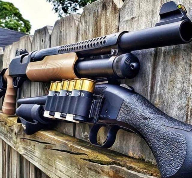 莫斯伯格500型霰弹枪:该枪适应性强,无需工具,1分钟更换枪管