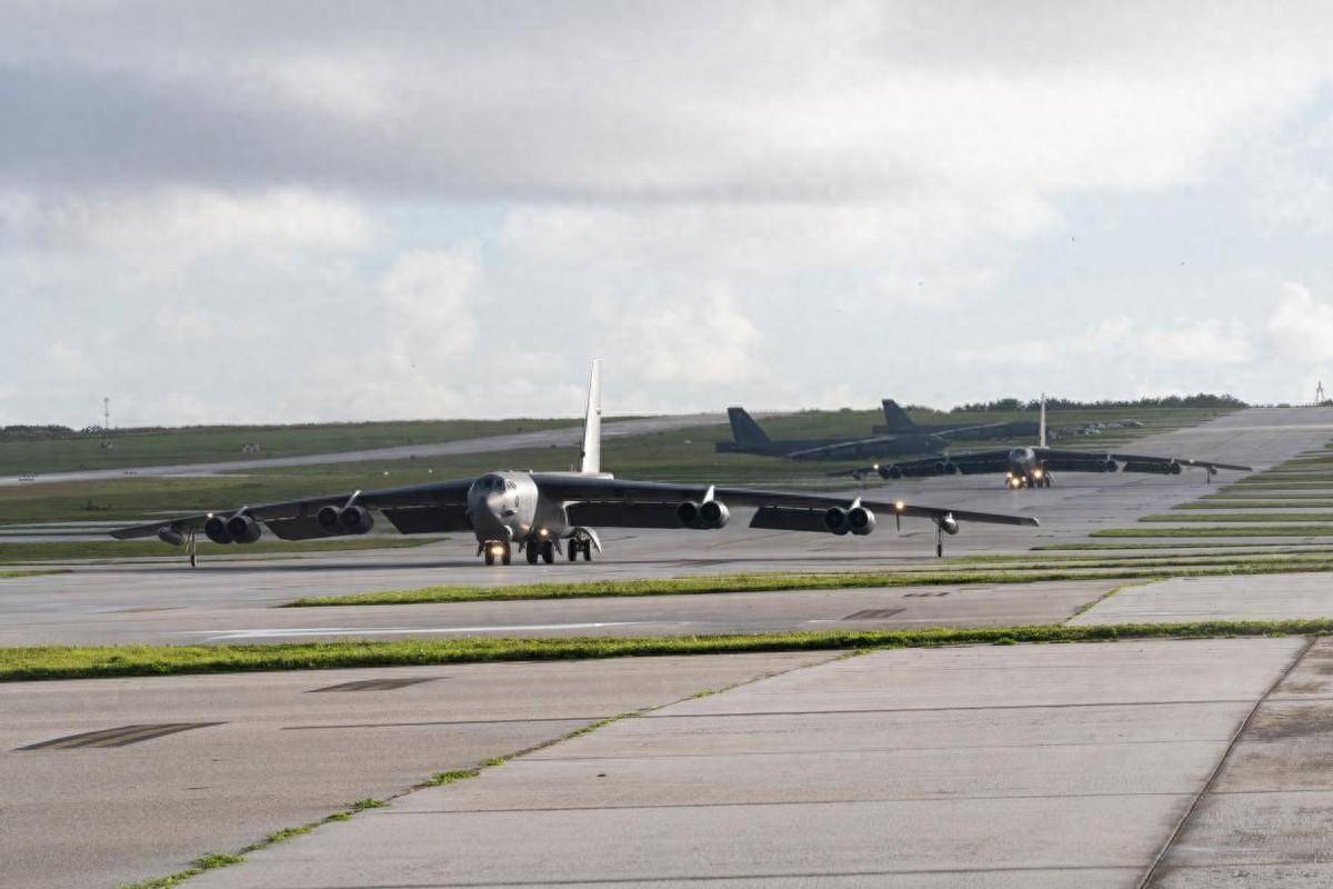 (來自路易斯安那州的第96轟炸中隊b-52h機群,在關島安德森空軍基地