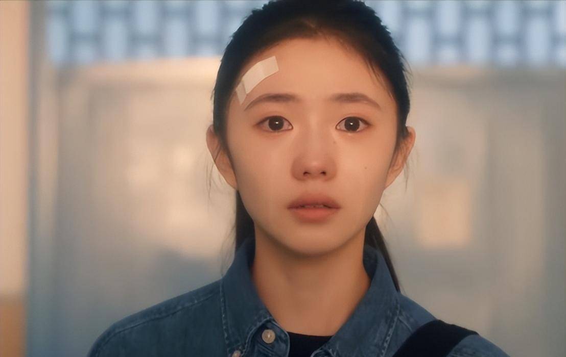 刘浩存被张艺谋赞有灵气,杨紫剧被称剧王,娱乐圈"尬夸"太严重_冯小刚