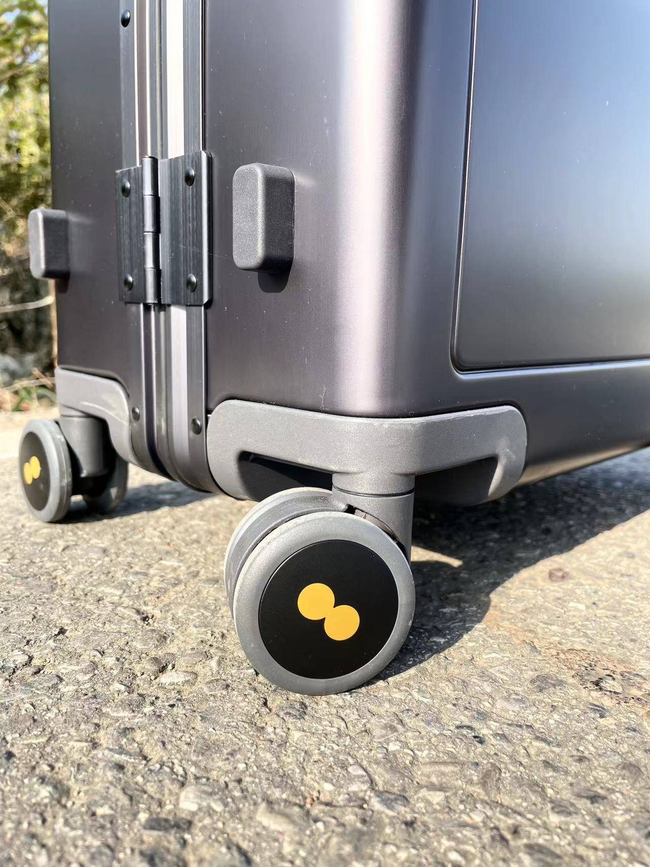 元旦要出行,高颜值高品质行李箱提前安排——地平线8号飞行家系列登机箱分享