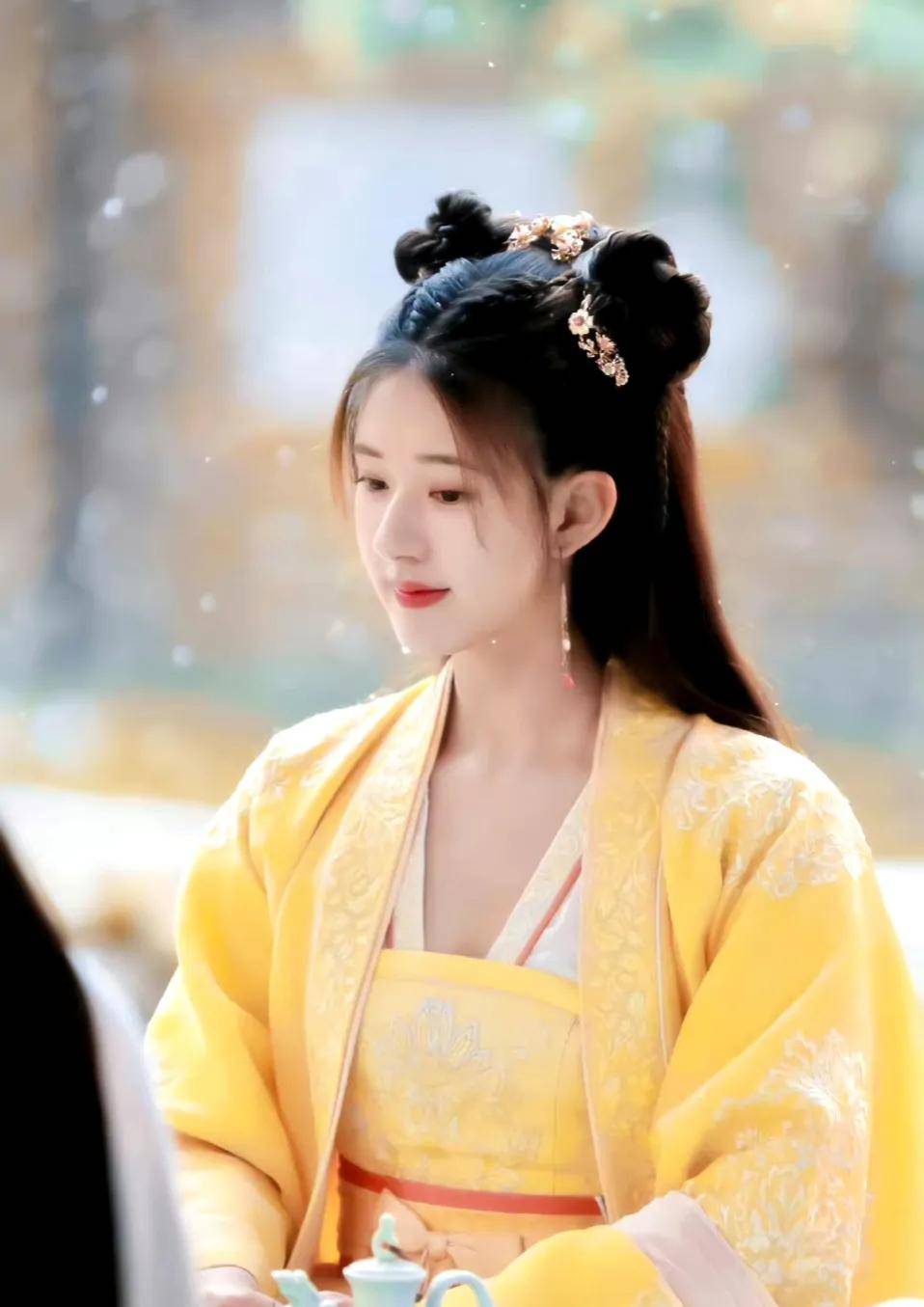 赵露思新剧《神隐》剧照绝美路透首发,李昀锐当任男二秒杀男一号_视频