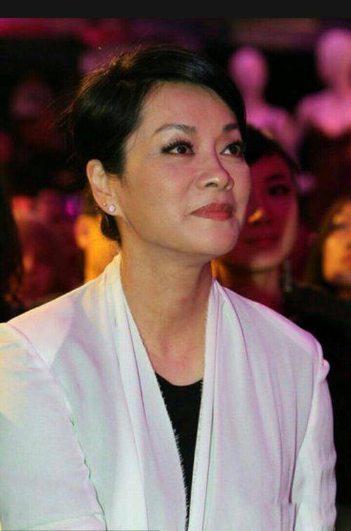 富豪解直锟因病离世,留下260亿遗产,遗孀毛阿敏的选择令人泪目_谷建芬