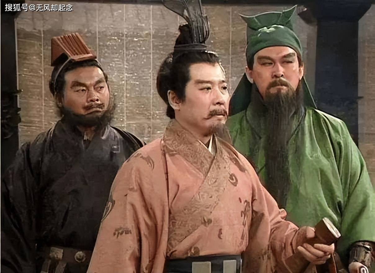 桃园三结义本是四结义，罗贯中漏掉一人，后来此人归曹还名垂青史