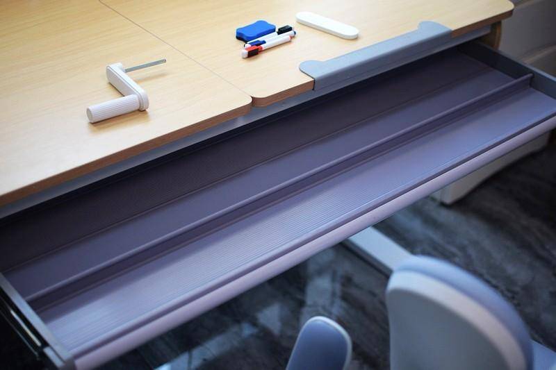 全光谱天幕灯 追背椅好坐姿 酷可立护眼学习桌椅