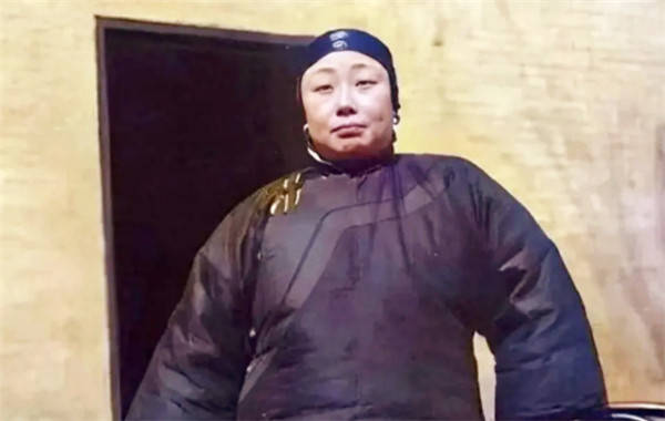 清末老照片:地主婆一瞧就不是善茬,富家小姐,生活远超现普通人_县太爷