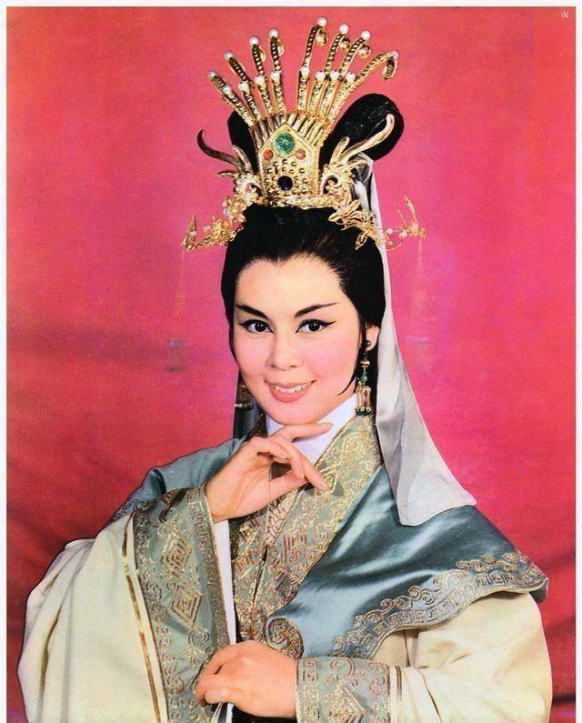 "风华绝代"的影后林黛:15岁拍戏30岁去世,婚姻是救赎也是深渊_程思远