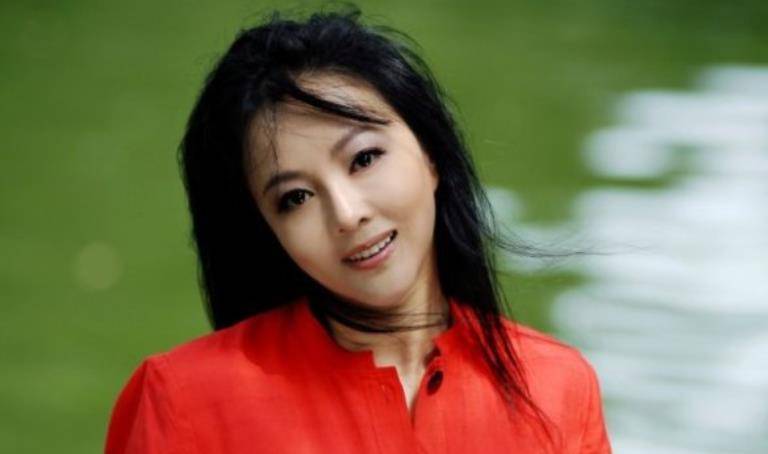 梁丽:首位出演妲己的女演员,当红时被通缉,复出后再回巅峰_梁莉_电视