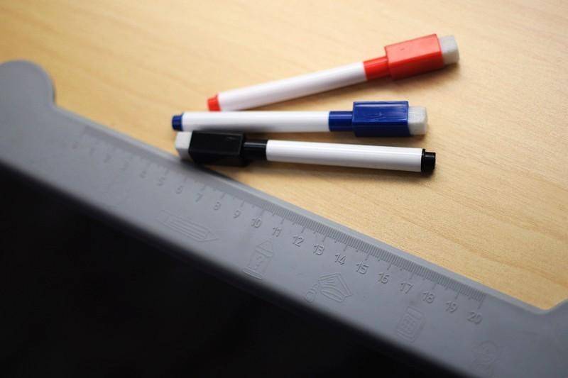 全光谱天幕灯 追背椅好坐姿 酷可立护眼学习桌椅