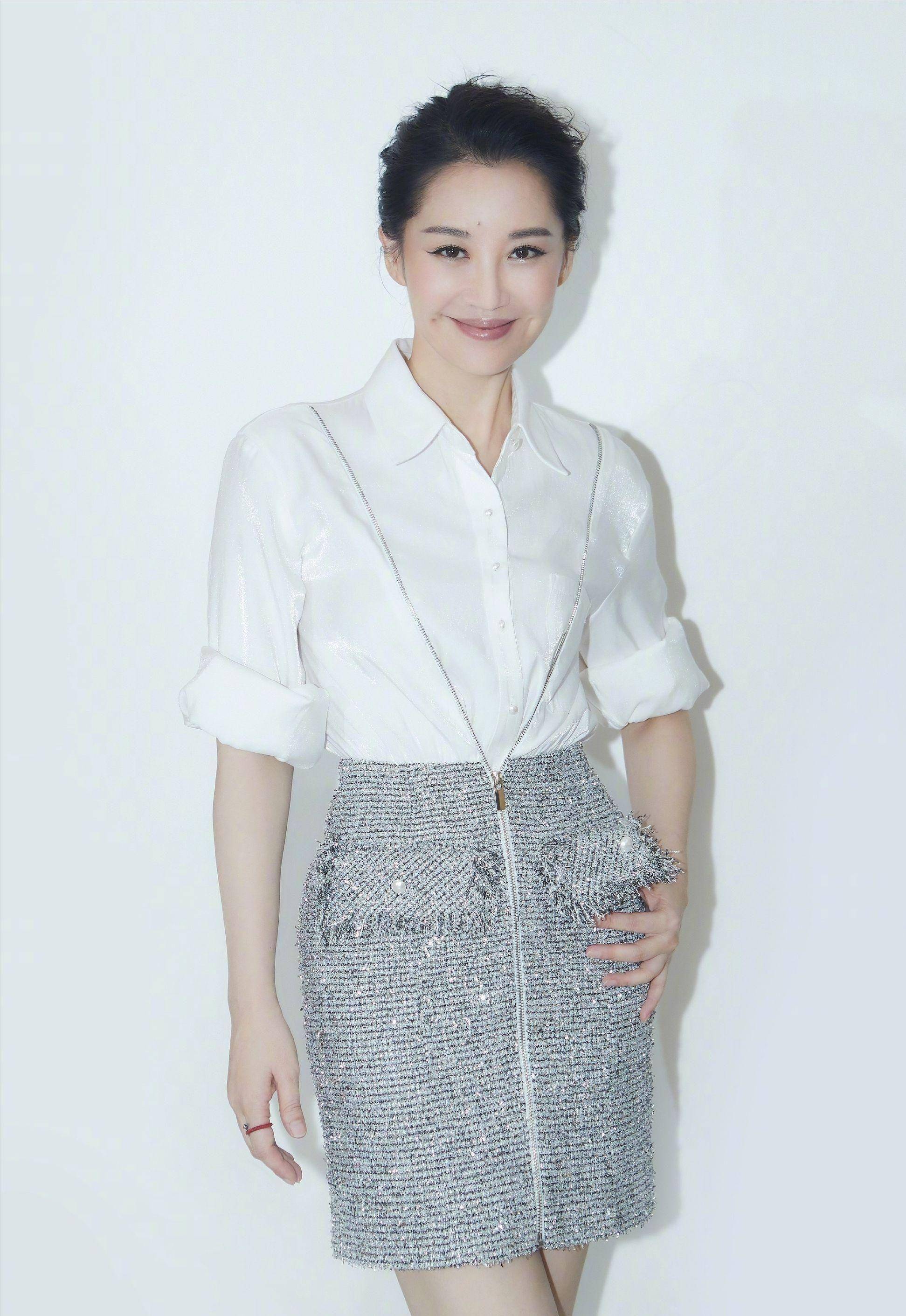 7位从未嫁过人的大龄女星,多人爱情丰富,貌美如花却无人敢问津_许晴