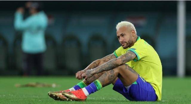 内马尔伤停三年,错过美洲杯,消遣时间泡澡喝饮料打游戏_巴西_球员