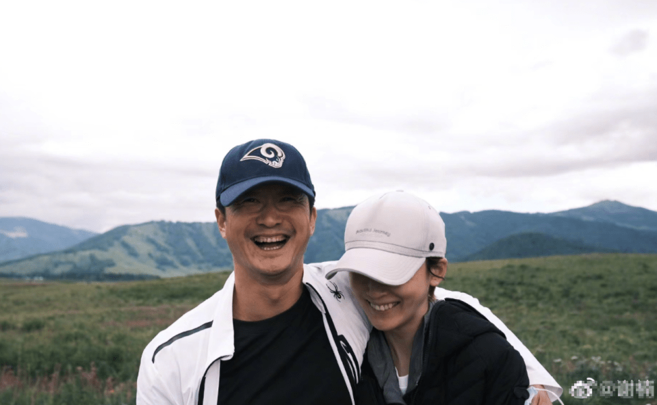 谢楠晒照为老公庆生,吴京甜蜜搂抱老婆笑出满脸褶子,幸福无比_夫妻_大