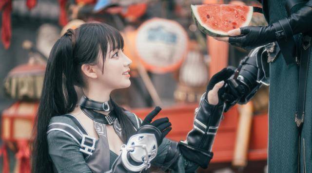 不过,在小哔的心里,最适合王奕萌cos的还是充满古代风格的人物.