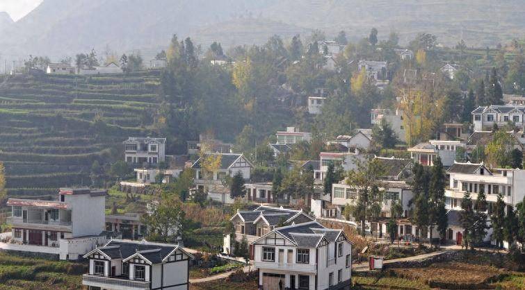 为什么南方民居很少见到平房？南北方房屋差异这么大？原因在这(图1)
