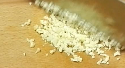 螃蟹怎么做才好吃?清蒸螃蟹有诀窍,一分钟就学会,鲜美又多汁(图2) 螃蟹怎么做才好吃?清蒸螃蟹有诀窍,一分钟就学会,鲜美又多汁(图2)