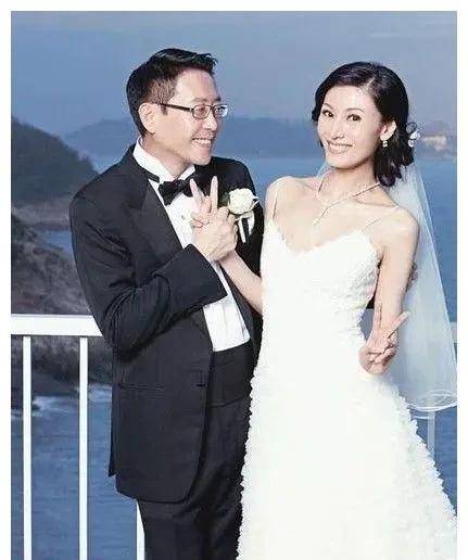 她的手段比颜值还要让人着迷_倪震_中国香港_母亲