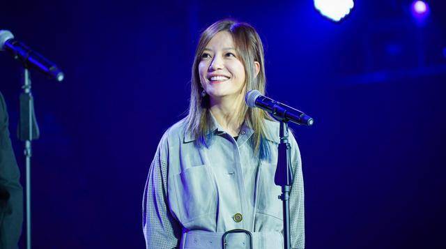 从璀璨明星到被封杀的命运,赵薇的故事令人深思!_事件_成为了_争议