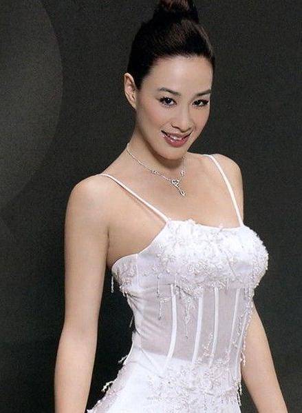 却个个性感美艳,有人连生四胎,有人被曝四胎在怀_身材_张柏芝_陈凯琳