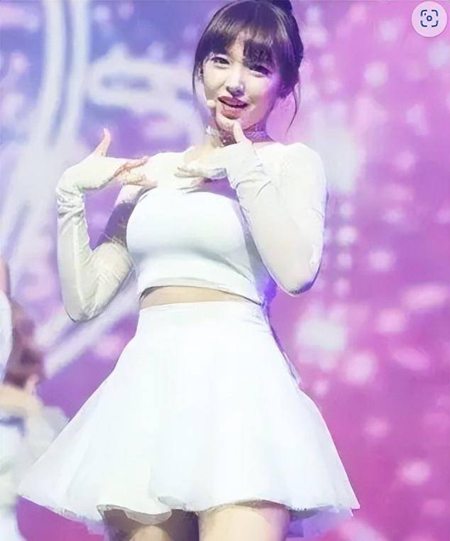 有一种"发育过猛"叫程潇,长腿嫩足太吸睛,内外兼修的完美追求者_时尚