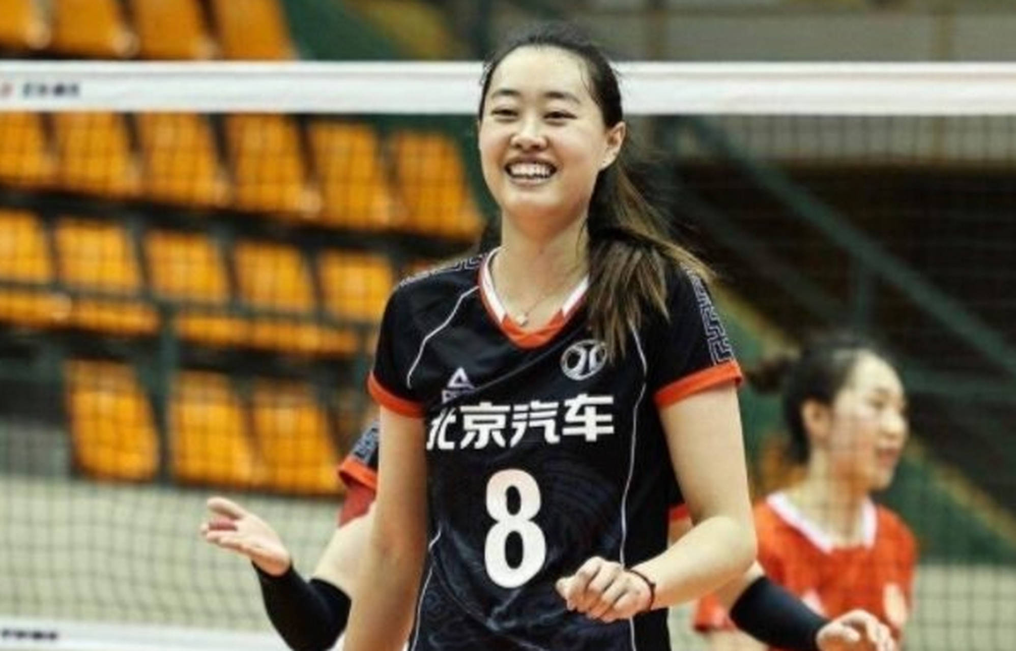 女排1米9新颜妮成网上长城,副攻线黑马崛起了_中国女排_薛翼枝_上海