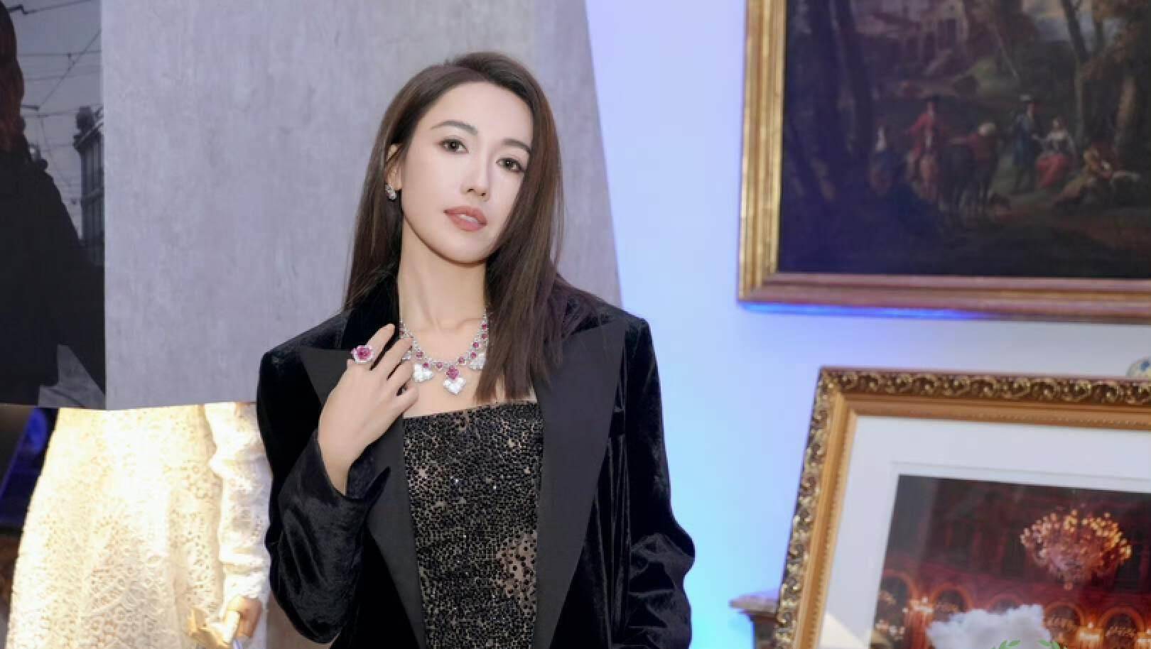 **男性视角:** 观众对于李诗华在剧中的表现褒贬不一.