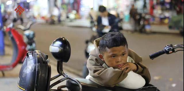 小马云走红8年后:16岁高1米3,全家人住县城,父亲直播3天赚1200_范小芹