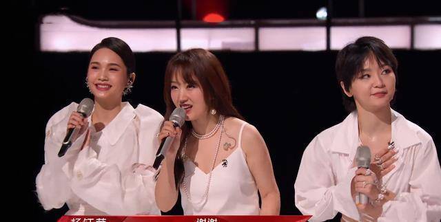 总决赛首轮pk结束,观众不满投票结果_周笔畅_舞台_那英组