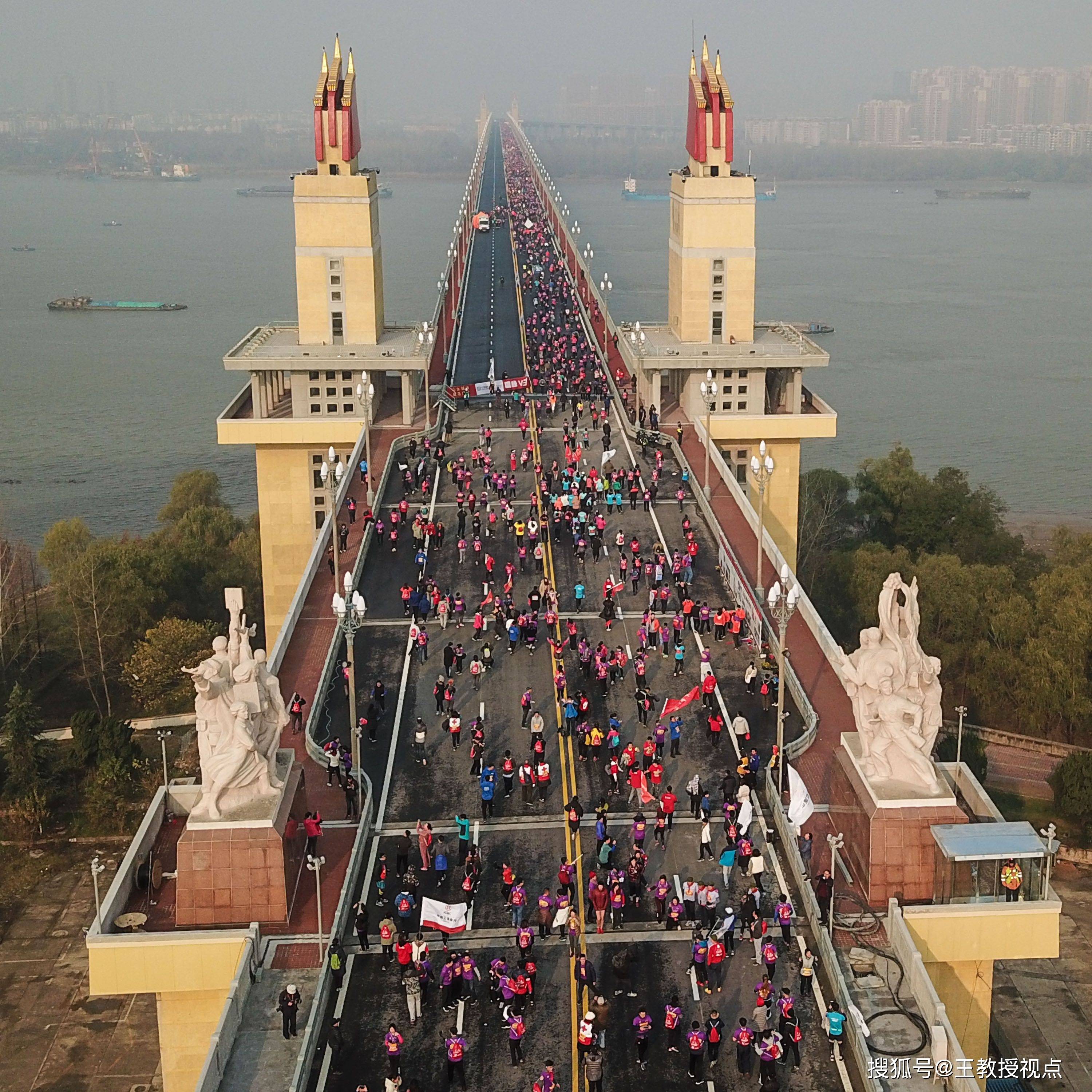 南京长江大桥头堡图片