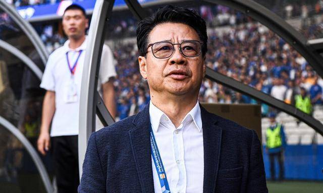 谢晖和大连人降入中甲,深圳队在2023赛季也没有外籍教练,由陈涛和向君