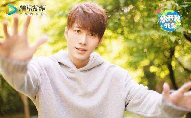 《放开我北鼻》第三季官宣,王嘉尔黄景瑜陈学冬加盟带娃阵容_宝宝