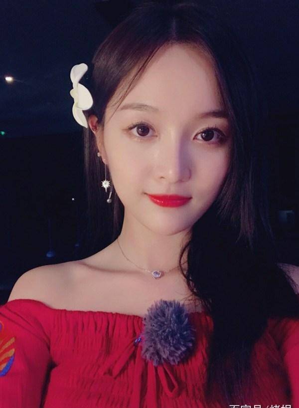 真正的盛世美颜,杨超越只能垫底,她才是无死角美女_实力_戚砚笛_姐姐