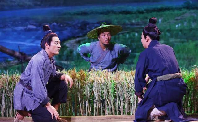 李光洁以自己无可挑剔的表演,艺术再现了宋应星的青年,中年,老年三个