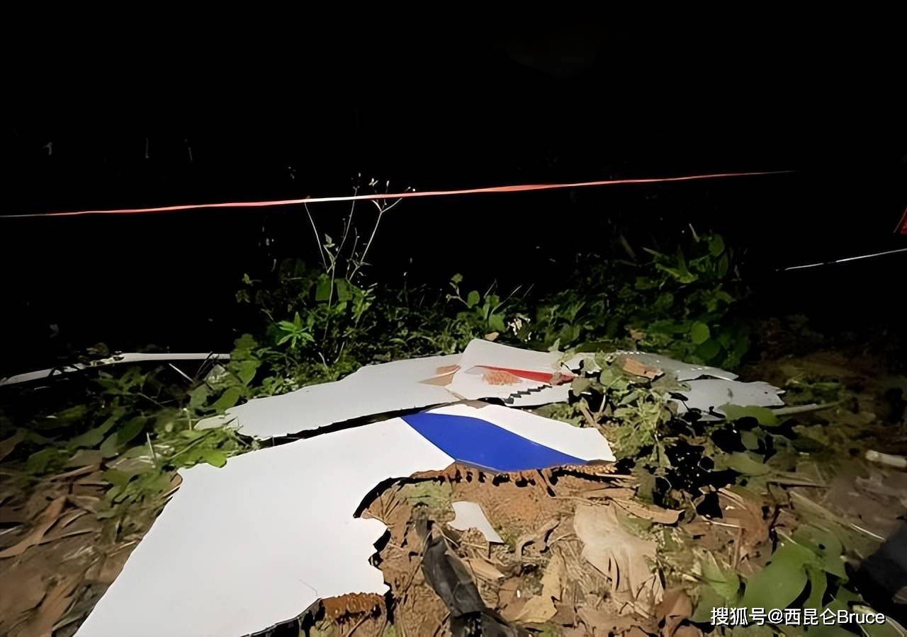 突发:广西百色村庄发现不明飞行物坠落,是陨石吗?