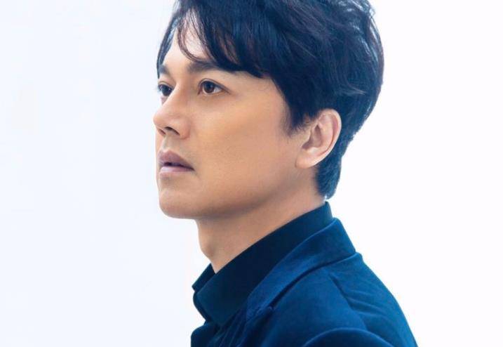 《孤单北半球》原唱近况,51岁冻龄似小伙,内地跑商演年赚3百万_欧得洋