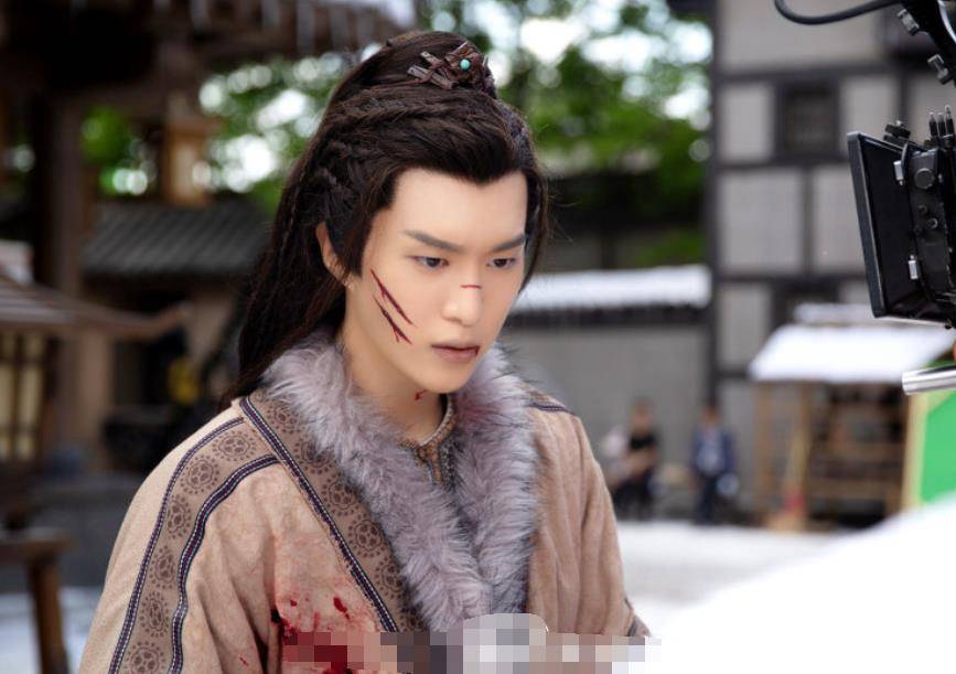 刚完结,程潇又一新剧来袭,合作男主也是男团爱豆_范丞丞_小说_人气