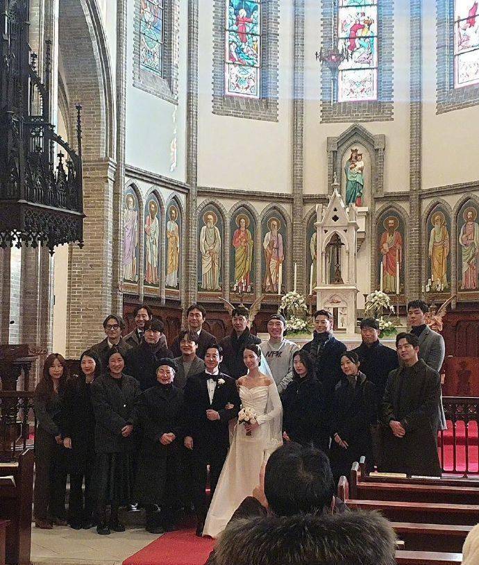 金东旭结婚,新娘是少女时代出道组成员,秀英发合照称,你太美了_stella