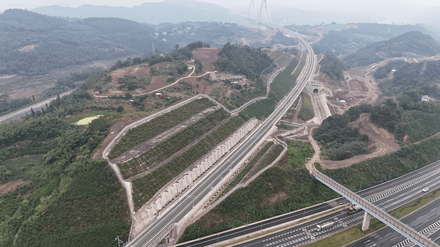 川南地區第一條出川高速鐵路——成自宜高鐵全線開通運營_施工_隧道