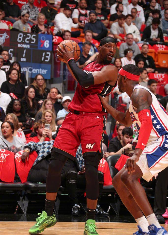 马克西20中4仅12分,恩比德缺阵时0胜4负_投篮_助攻_罚球