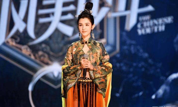 许凯《天舞纪》,以为女主吴佳怡很美,看到女二照片:挪不开眼!