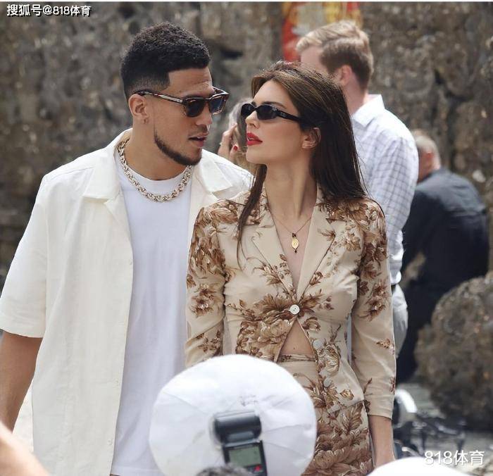 詹娜与歌星男友坏兔子关系不佳分手 不如她与前男友融洽_复合_美国