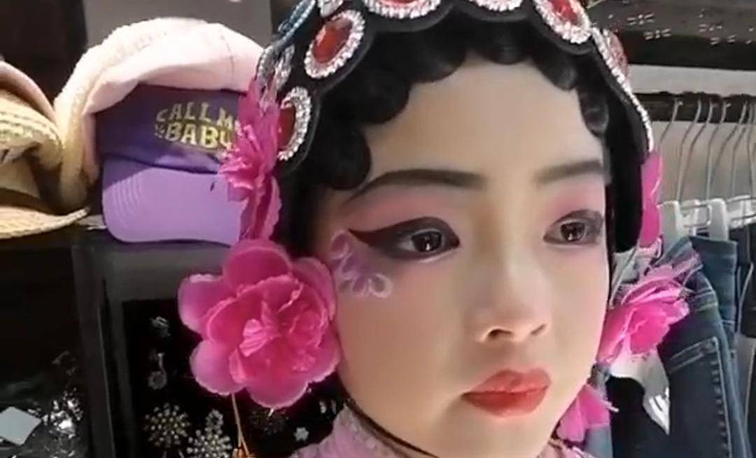 戏曲京剧俏花旦#妆容风格#化妆分享_舞台_眼影_嘴唇
