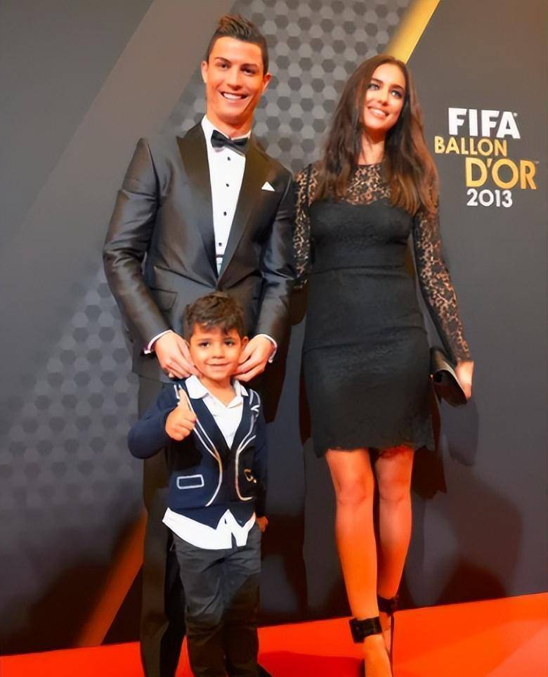 37岁c罗饮恨卡塔尔世界杯,前女友正在t台走秀,分手7年差距增大_伊莲娜