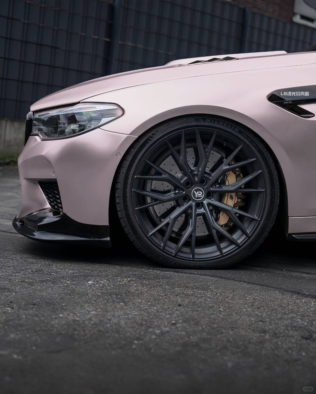 宝马lb改色膜消光贝壳粉,好喜欢这个低饱和的粉啊_粉色_颜色_少女