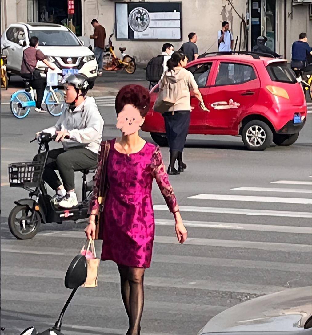 才明白:会盘发的女人更贵气时髦_发型_头发_阿姨