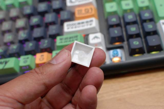 潮物分享:珂芝上新Z98 IP定制款机械键盘,二次元爱好者必入